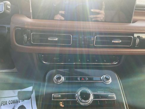 Used 2023 Lincoln Nautilus Reserve image 16