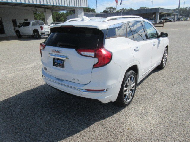 Used 2024 GMC Terrain Denali w/ Denali Premium Package AWD/4WD image 5