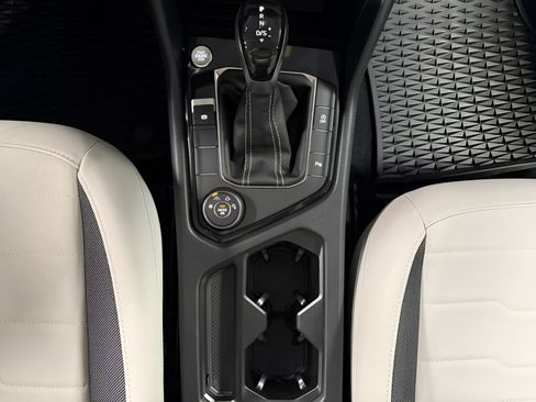 New 2025 Volkswagen Taos SE image 21