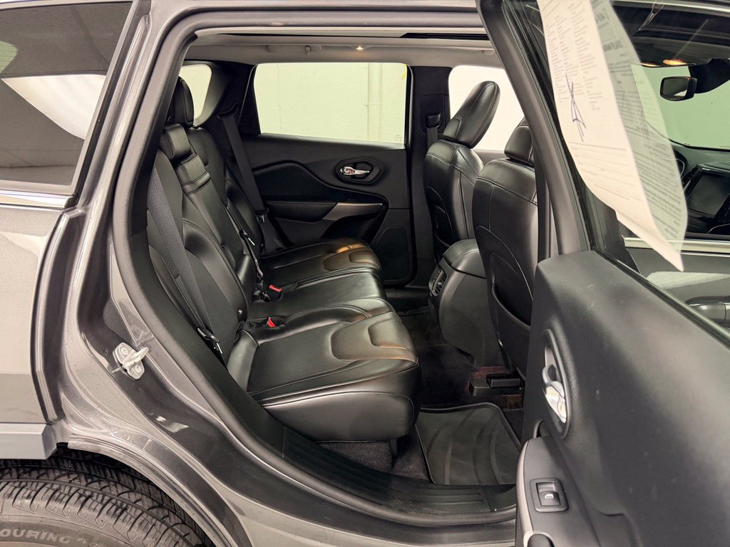 Used 2019 Jeep Cherokee Limited AWD/4WD image 14