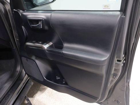 Used 2019 Toyota Tacoma Limited AWD/4WD image 24