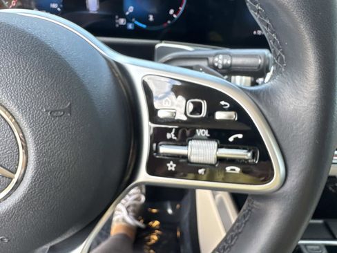 Used 2022 Mercedes-Benz GLB 250 image 25