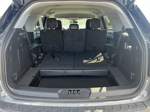 Used 2023 Ford Explorer XLT w/ Equipment Group 202A image 5