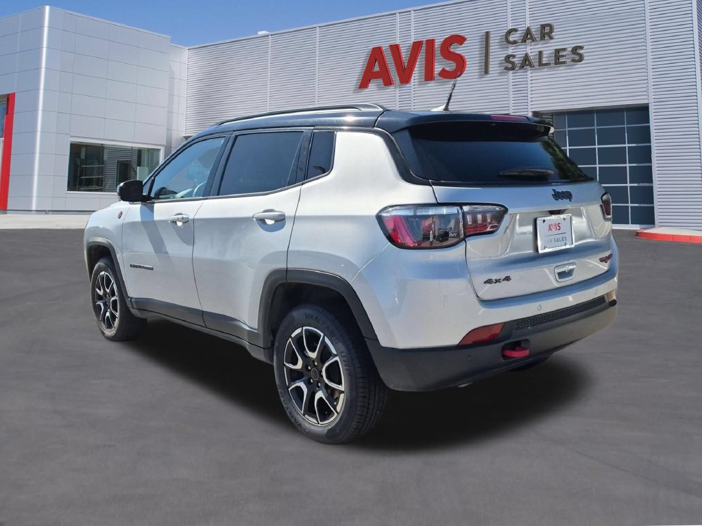 Used 2025 Jeep Compass Trailhawk AWD/4WD image 7