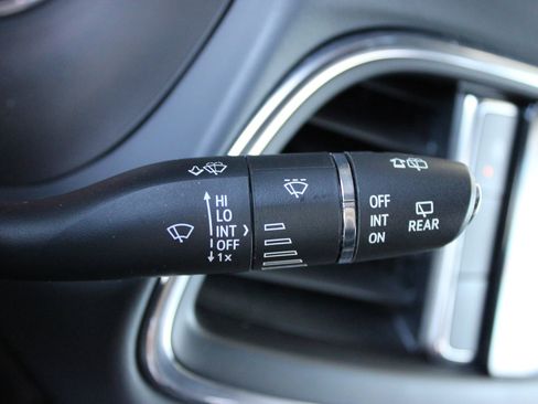 Used 2024 Buick Enclave Premium image 31