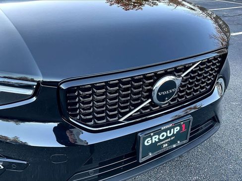 Certified 2023 Volvo XC40 B5 Plus w/ Protection Package Premier image 29