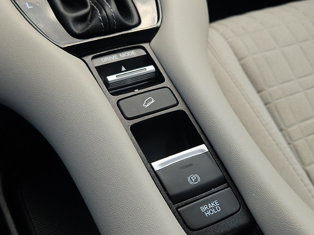 Certified 2024 Honda HR-V LX image 16