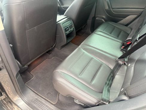 Used 2016 Volkswagen Touareg Sport AWD/4WD image 27