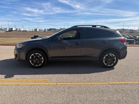 Used 2021 Subaru Crosstrek 2.0i Premium w/ Moonroof Package image 2