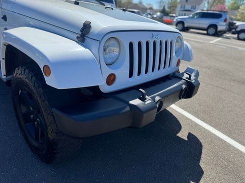 Used 2012 Jeep Wrangler Unlimited Sahara AWD/4WD image 14