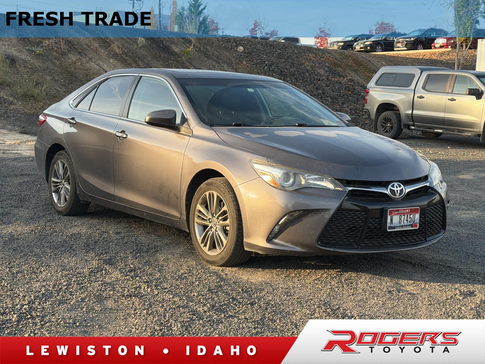 Used 2016 Toyota Camry SE w/ Moonroof Package FWD image 1