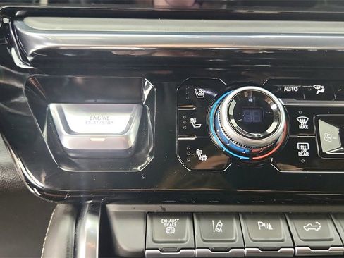 Used 2025 GMC Sierra 2500 Denali Ultimate image 25