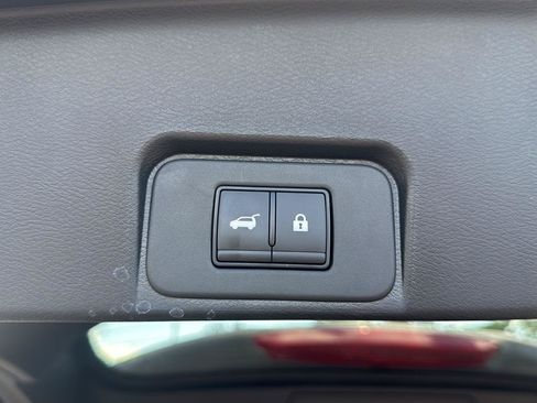 Used 2025 Nissan Rogue SV AWD/4WD image 9