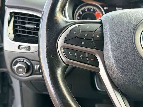 Used 2020 Jeep Cherokee Limited FWD image 36