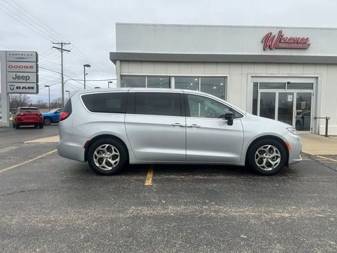 Used 2024 Chrysler Pacifica Limited FWD image 11