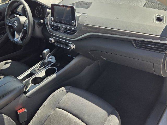Used 2024 Nissan Altima 2.5 SV FWD image 18