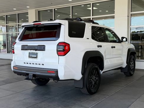 New 2026 Toyota 4Runner SR5 AWD/4WD image 13