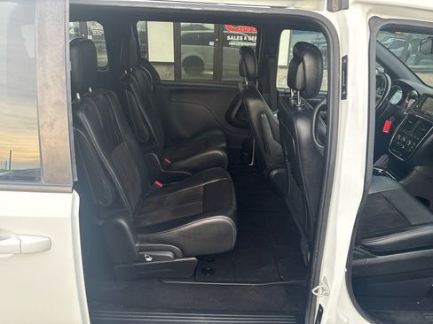 Used 2019 Dodge Grand Caravan SXT w/ Blacktop Package image 14