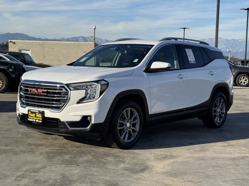 Used 2024 GMC Terrain SLT image 3