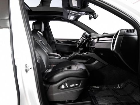 Used 2019 Porsche Cayenne S image 39