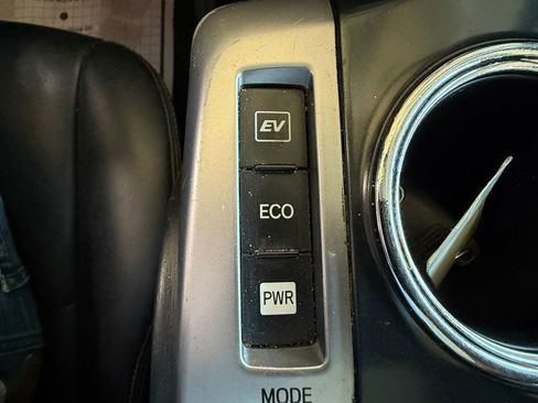 Used 2016 Toyota Prius V Four FWD image 18