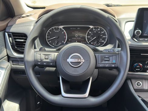 Used 2022 Nissan Rogue SV FWD image 18