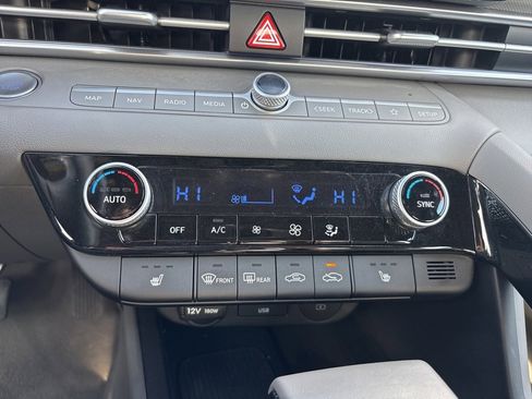 Used 2025 Hyundai Elantra SEL image 20