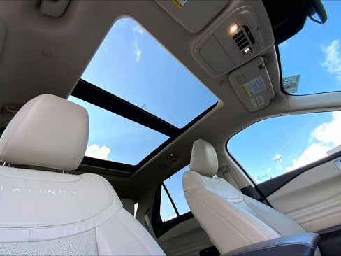 Used 2022 Ford Explorer Platinum w/ Technology Package image 13