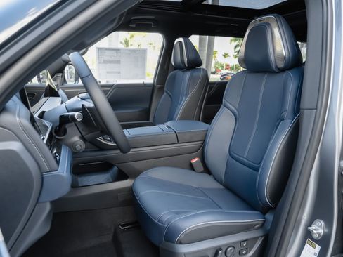 New 2026 INFINITI QX80 4WD image 8