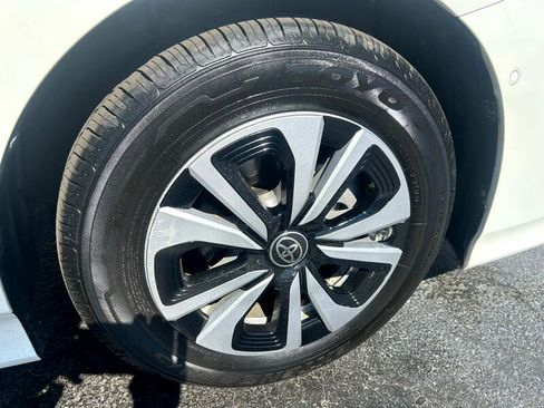 Used 2018 Toyota Prius Prime Premium image 34
