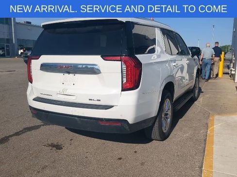 Used 2023 GMC Yukon SLE w/ Gmc Pro Safety Plus Package AWD/4WD image 8