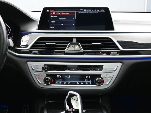 Used 2022 BMW 750i xDrive w/ Luxury Rear Seating Package AWD/4WD image 17