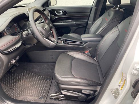 Used 2024 Jeep Compass Trailhawk image 8