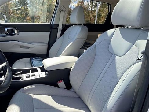 New 2026 Kia Sorento S w/ S Panoramic Sunroof Package image 16