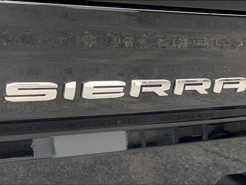 Used 2025 GMC Sierra 1500 SLT image 29