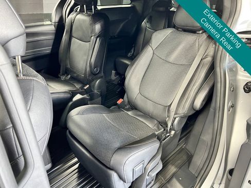 Used 2025 Toyota Sienna Platinum AWD/4WD image 10