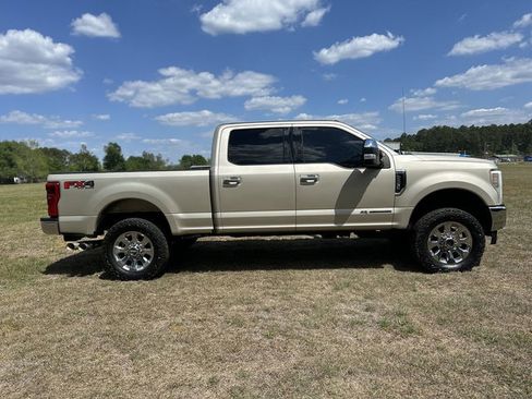 Used 2018 Ford F250 Lariat w/ Lariat Ultimate Package AWD/4WD image 4