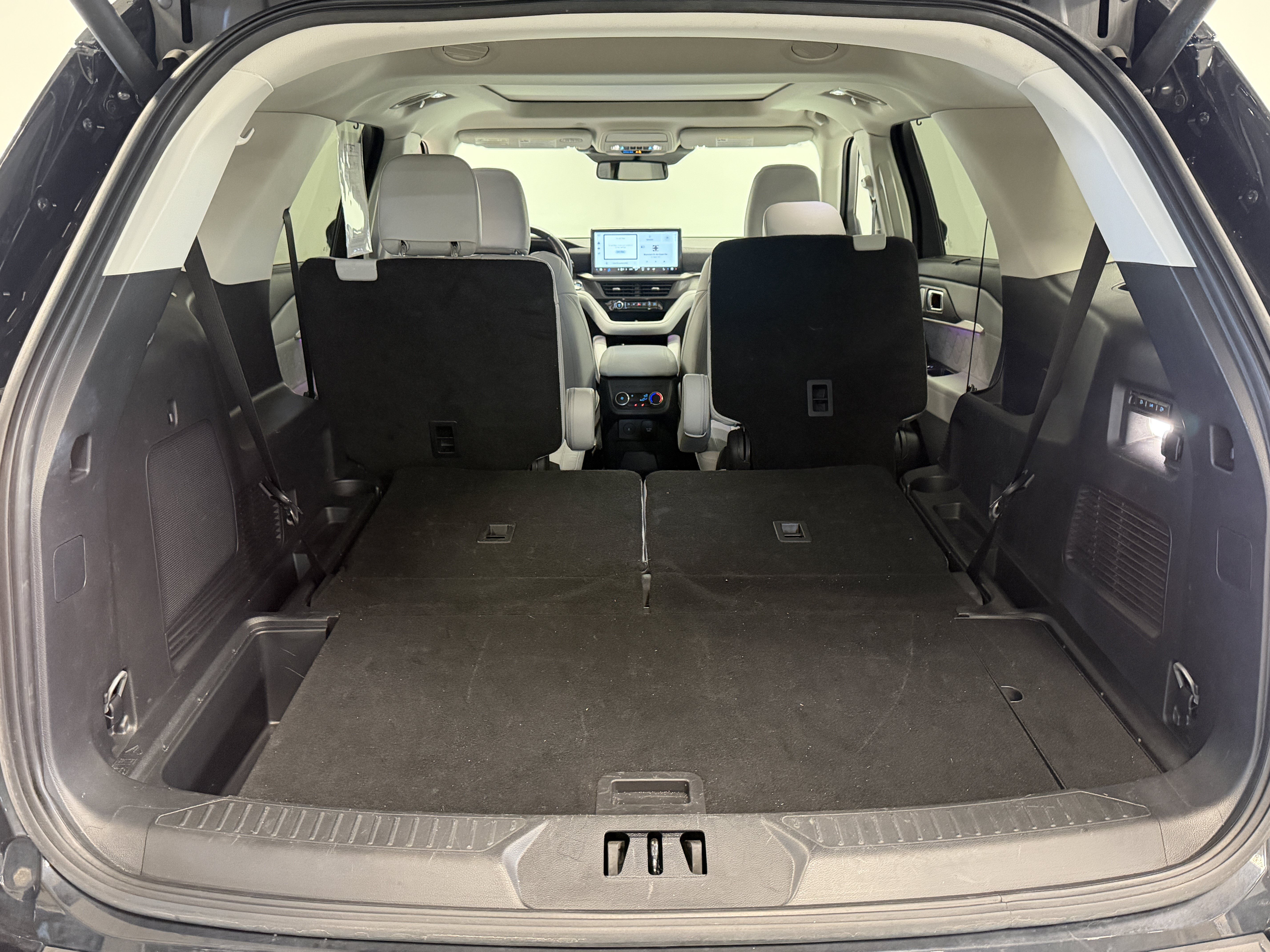 Used 2025 Ford Explorer Platinum w/ LUX Leather Package AWD/4WD image 27