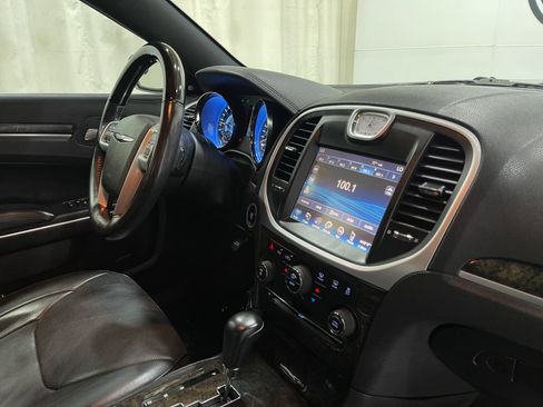 Used 2014 Chrysler 300 C AWD/4WD image 19