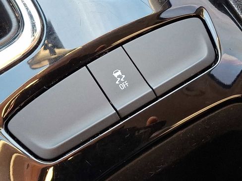 Used 2018 Chevrolet Cruze Premier image 25