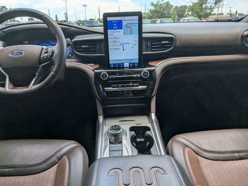 Used 2024 Ford Explorer King Ranch w/ Technology Package RWD image 17
