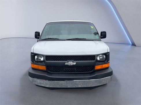 Used 2010 Chevrolet Express 2500 image 8