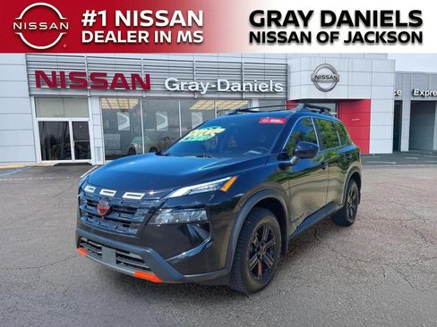 Certified 2025 Nissan Rogue SV AWD/4WD image 4