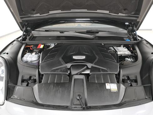 Used 2021 Porsche Cayenne AWD/4WD image 41