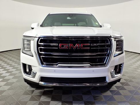 Used 2021 GMC Yukon XL SLT w/ SLT Premium Package image 2