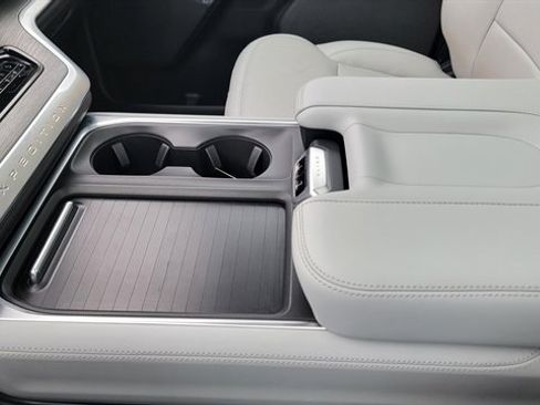 Used 2025 Ford Expedition Max Platinum image 45