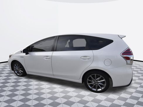 Used 2012 Toyota Prius V Five FWD image 3