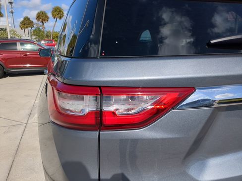 Used 2021 Chevrolet Traverse LT image 10