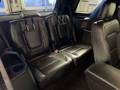 Used 2017 Ford Explorer Platinum image 37