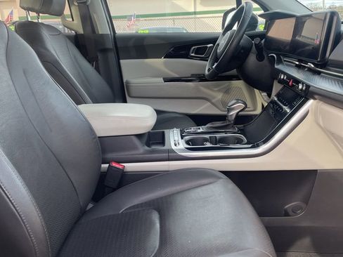 Used 2024 Kia Carnival SX Prestige image 9
